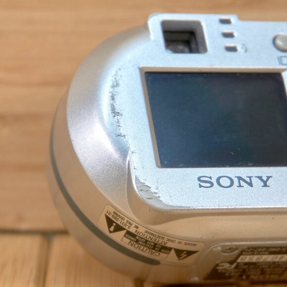 Vintage Sony Cyber-shot DSC-P43 4.1MP Digital Camera, Made in Japan - Picture 10 of 12
